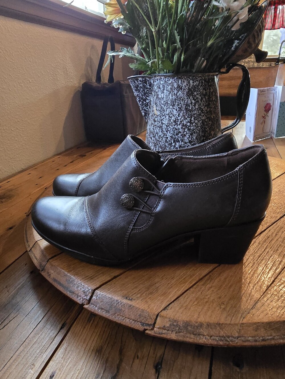 Clarks Emslie Warren Leather Shooties Dark Brown Heeled Loafers Size 8.5 - Picture 2 of 8